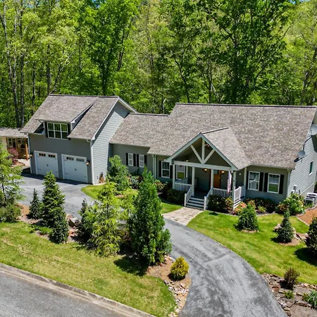 New Listing! Robin'S Nest - 4 Bed - Hot Tub & Game Room